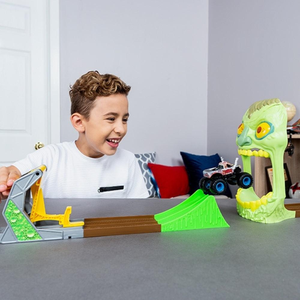 Zombie Madness Playset With 1:64 Zombie Truck